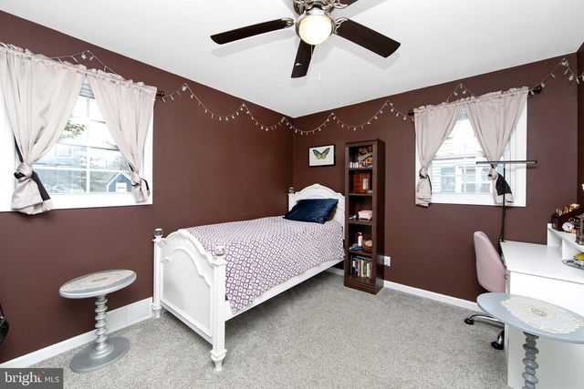 24 WOODBINE AVE, Maple Shade, NJ 08052