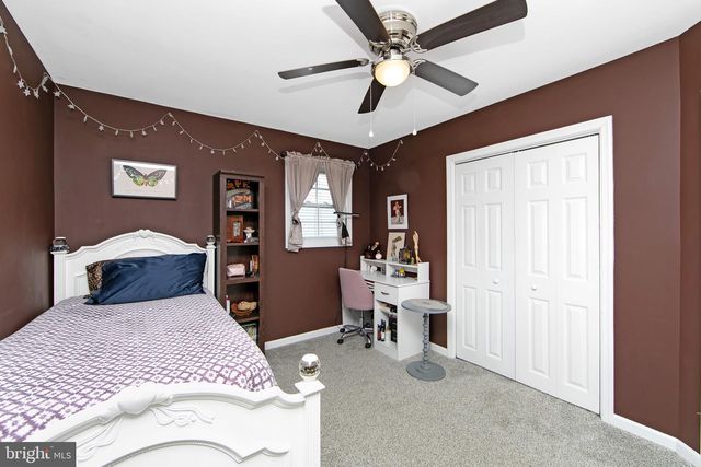 24 WOODBINE AVE, Maple Shade, NJ 08052