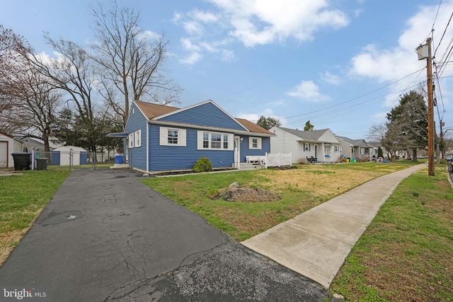 24 WOODBINE AVE, Maple Shade, NJ 08052