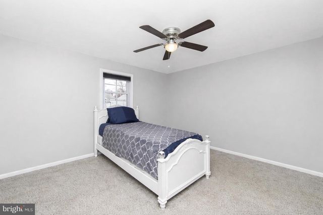 24 WOODBINE AVE, Maple Shade, NJ 08052