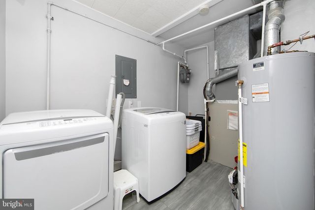 24 WOODBINE AVE, Maple Shade, NJ 08052