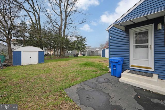 24 WOODBINE AVE, Maple Shade, NJ 08052