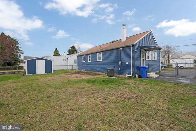 24 WOODBINE AVE, Maple Shade, NJ 08052