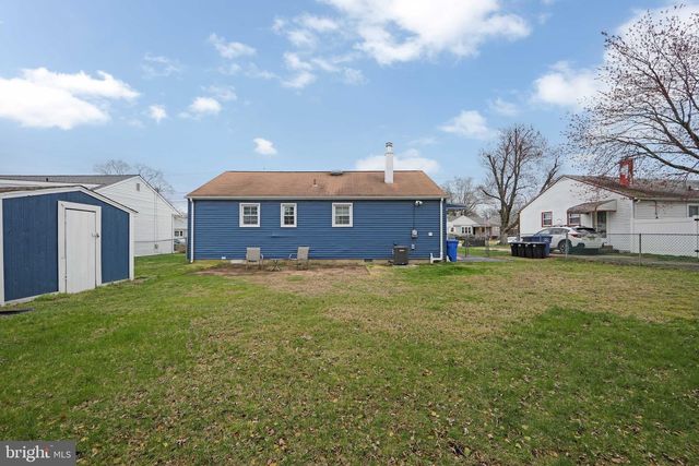 24 WOODBINE AVE, Maple Shade, NJ 08052