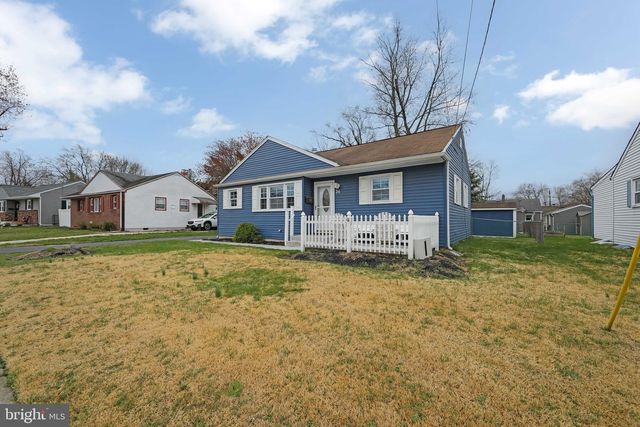 24 WOODBINE AVE, Maple Shade, NJ 08052