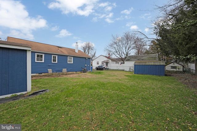 24 WOODBINE AVE, Maple Shade, NJ 08052