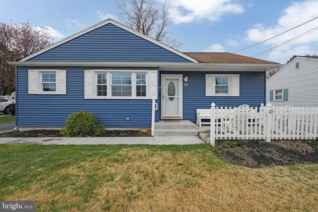 24 WOODBINE AVE, Maple Shade, NJ 08052