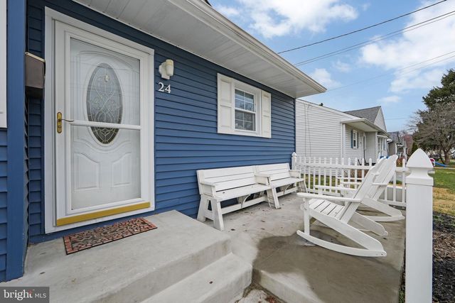 24 WOODBINE AVE, Maple Shade, NJ 08052