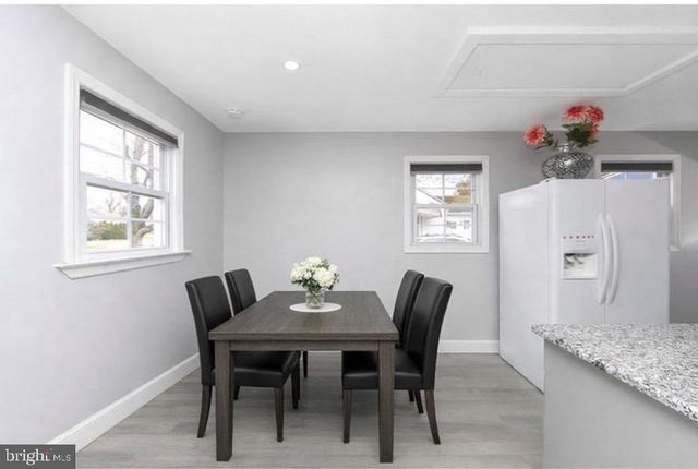 24 WOODBINE AVE, Maple Shade, NJ 08052