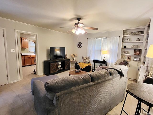 1136 Walnut St, Jonesboro, AR 72401