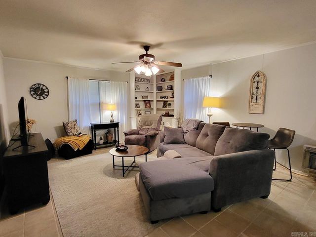 1136 Walnut St, Jonesboro, AR 72401