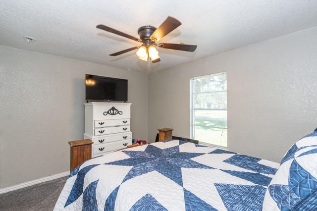 706 E New York Street, Brazoria, TX 77422