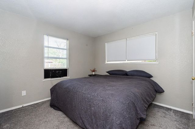 706 E New York Street, Brazoria, TX 77422