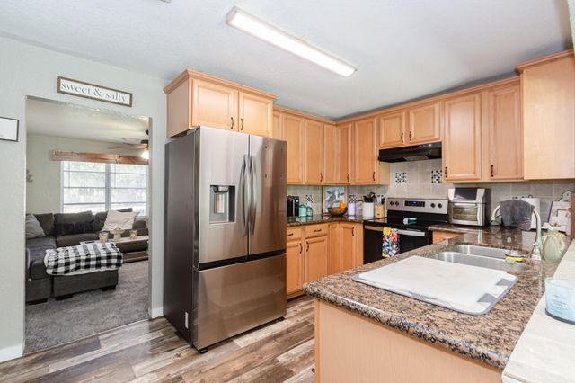 706 E New York Street, Brazoria, TX 77422