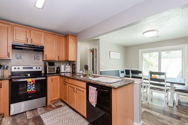 706 E New York Street, Brazoria, TX 77422