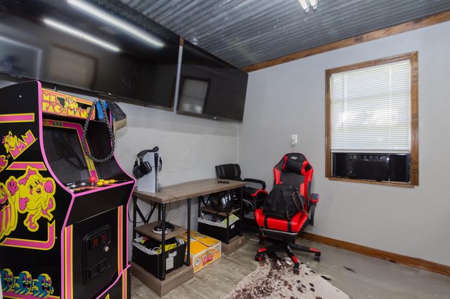 706 E New York Street, Brazoria, TX 77422