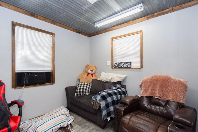 706 E New York Street, Brazoria, TX 77422