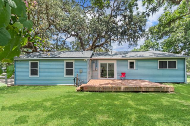 706 E New York Street, Brazoria, TX 77422