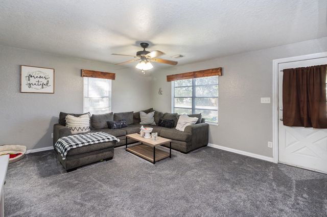 706 E New York Street, Brazoria, TX 77422