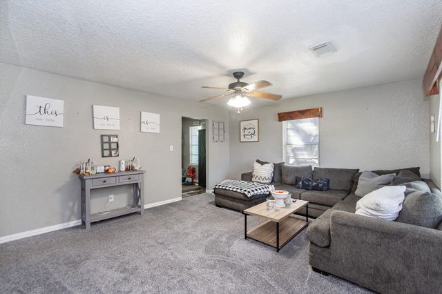 706 E New York Street, Brazoria, TX 77422