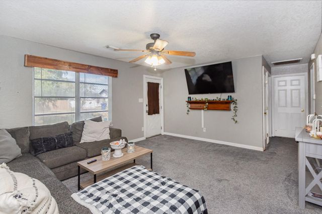 706 E New York Street, Brazoria, TX 77422