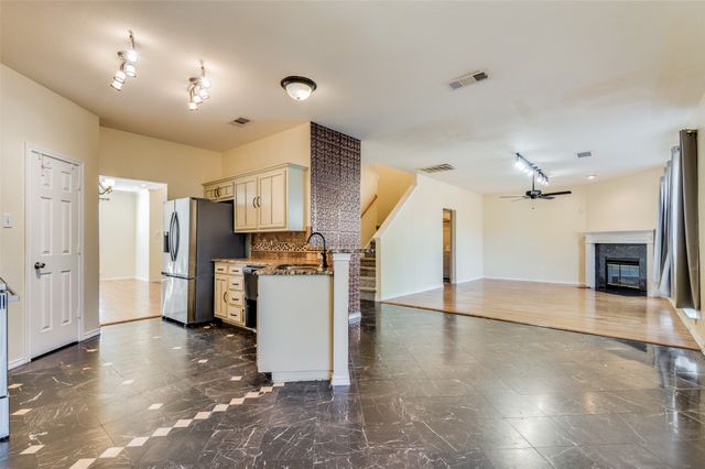 911 Harwood Court, Euless, TX 76039