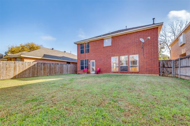 911 Harwood Court, Euless, TX 76039