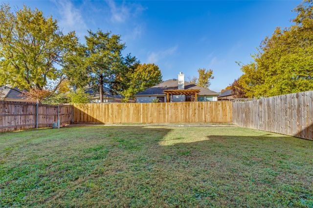 911 Harwood Court, Euless, TX 76039