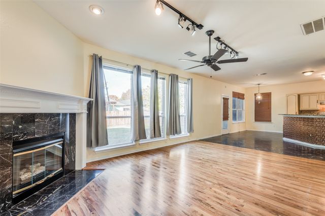 911 Harwood Court, Euless, TX 76039