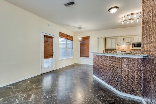 911 Harwood Court, Euless, TX 76039