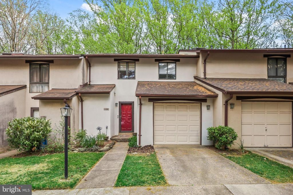 Image 1 of property listing at 2319 GLADE BANK WAY, Reston, VA 20191