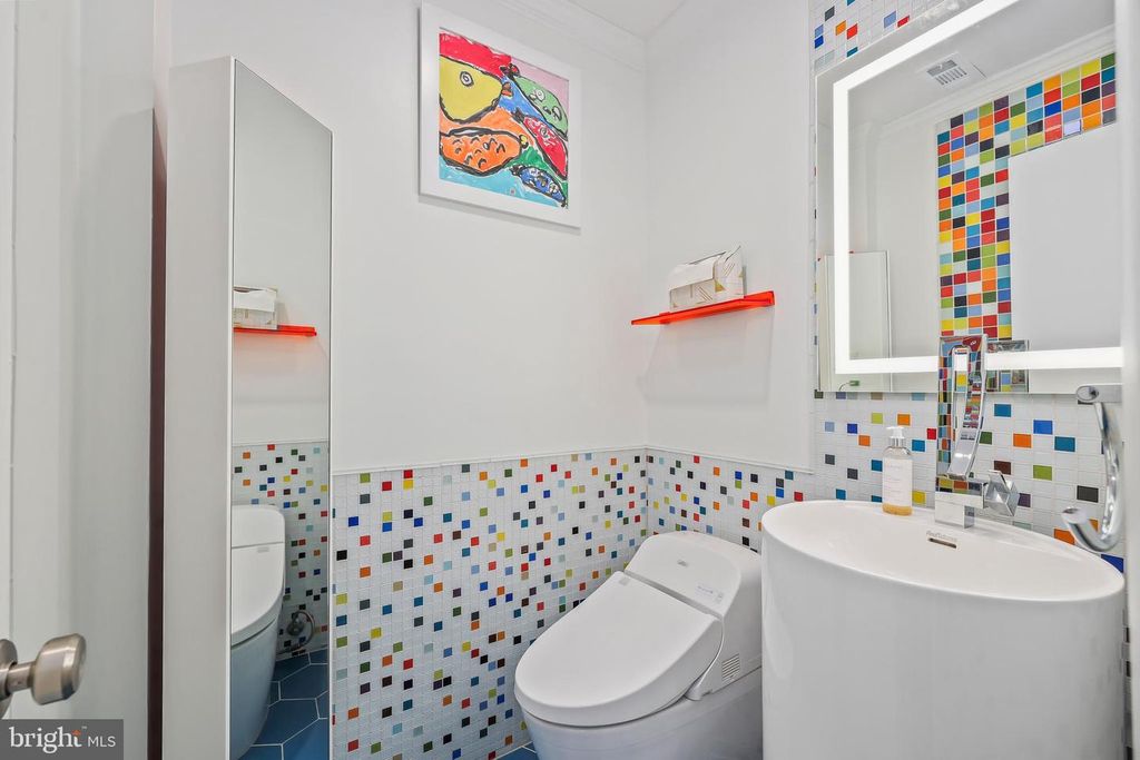 Image 11 of property listing at 2319 GLADE BANK WAY, Reston, VA 20191