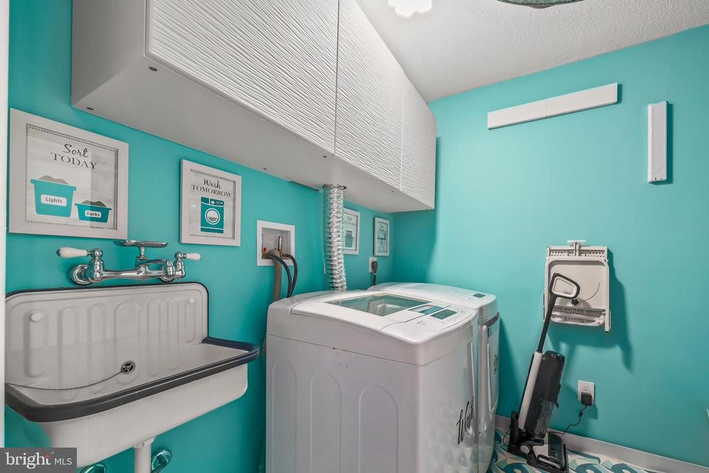 Image 12 of property listing at 2319 GLADE BANK WAY, Reston, VA 20191