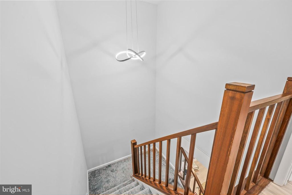 Image 13 of property listing at 2319 GLADE BANK WAY, Reston, VA 20191