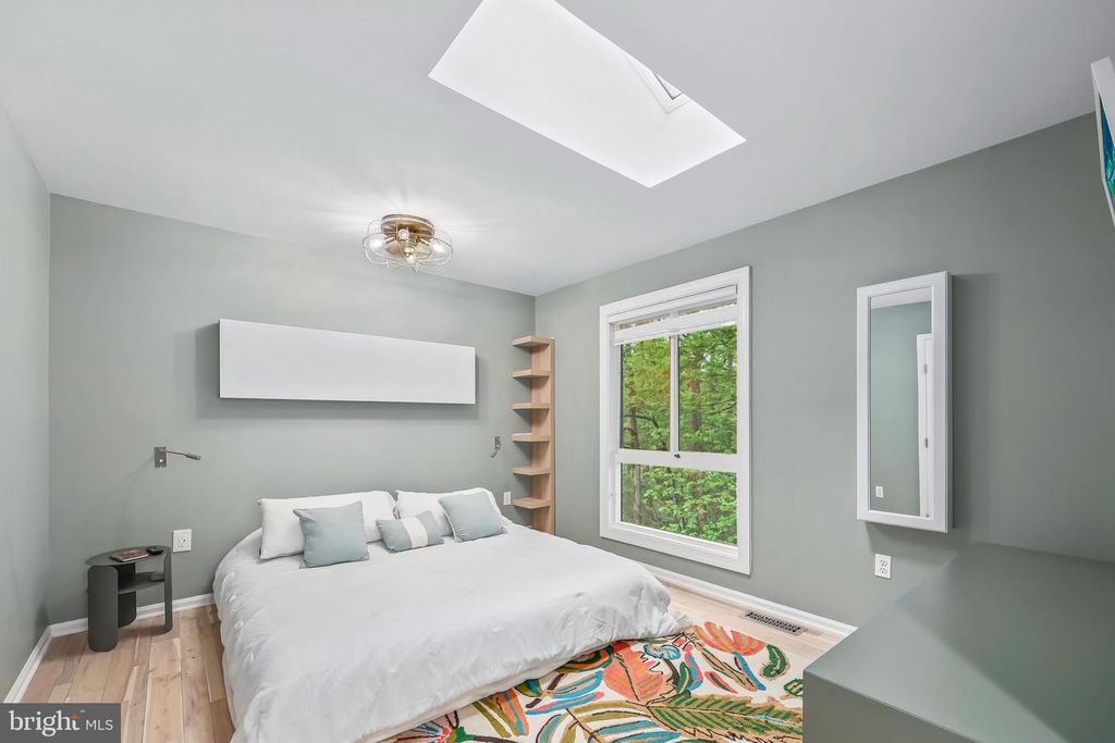 Image 14 of property listing at 2319 GLADE BANK WAY, Reston, VA 20191