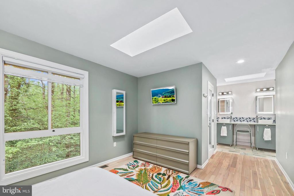 Image 15 of property listing at 2319 GLADE BANK WAY, Reston, VA 20191