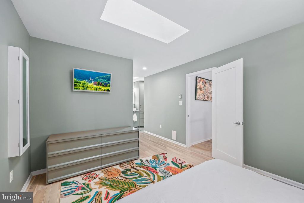 Image 16 of property listing at 2319 GLADE BANK WAY, Reston, VA 20191