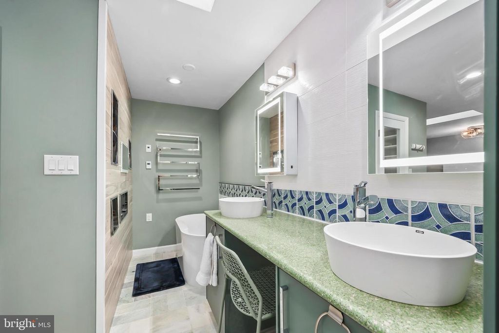 Image 18 of property listing at 2319 GLADE BANK WAY, Reston, VA 20191