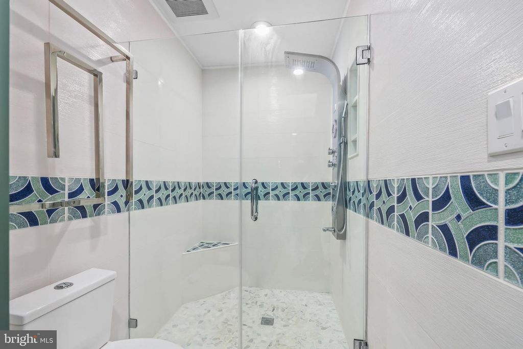 Image 20 of property listing at 2319 GLADE BANK WAY, Reston, VA 20191