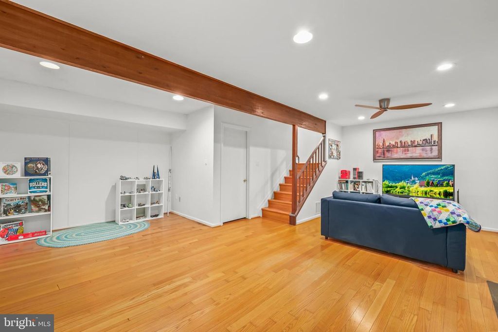 Image 30 of property listing at 2319 GLADE BANK WAY, Reston, VA 20191