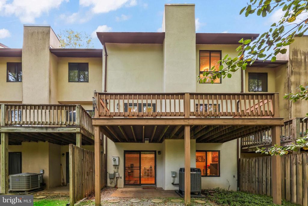 Image 36 of property listing at 2319 GLADE BANK WAY, Reston, VA 20191