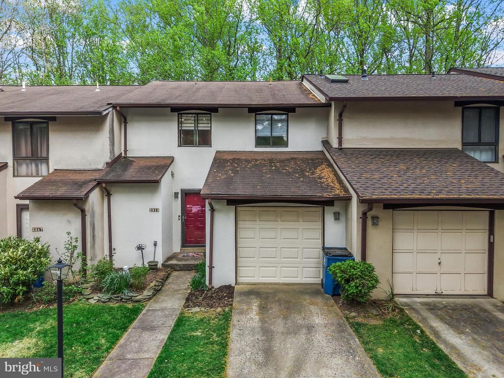 Image 37 of property listing at 2319 GLADE BANK WAY, Reston, VA 20191