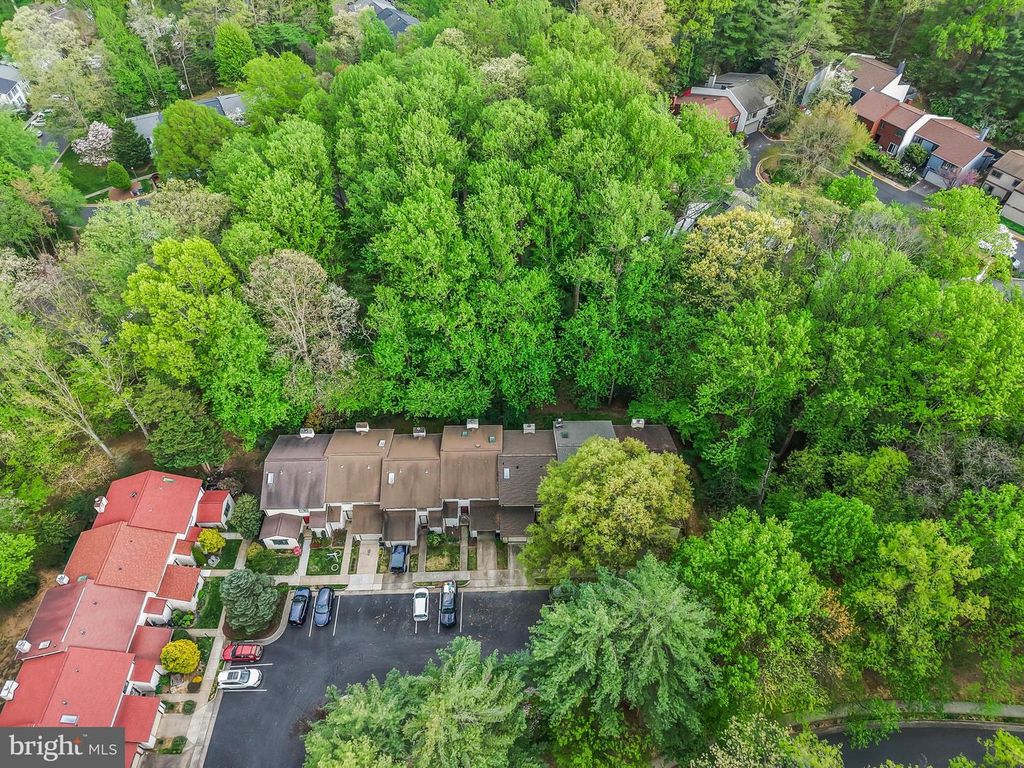 Image 39 of property listing at 2319 GLADE BANK WAY, Reston, VA 20191