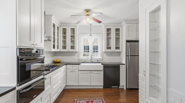 1516 S Kimbrough Avenue, Springfield, MO 65807