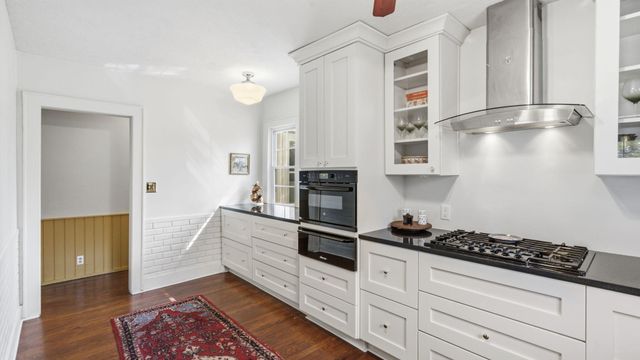 1516 S Kimbrough Avenue, Springfield, MO 65807