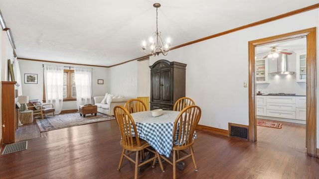 1516 S Kimbrough Avenue, Springfield, MO 65807