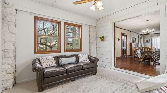 1516 S Kimbrough Avenue, Springfield, MO 65807