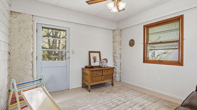 1516 S Kimbrough Avenue, Springfield, MO 65807