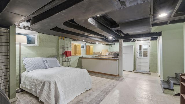 1516 S Kimbrough Avenue, Springfield, MO 65807