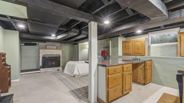 1516 S Kimbrough Avenue, Springfield, MO 65807